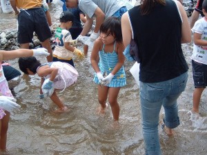 つかみ捕り大会の様子